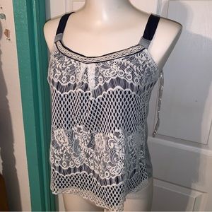 ❌SOLD❌ on ThredUp—Crochet Lace Front Tank Top